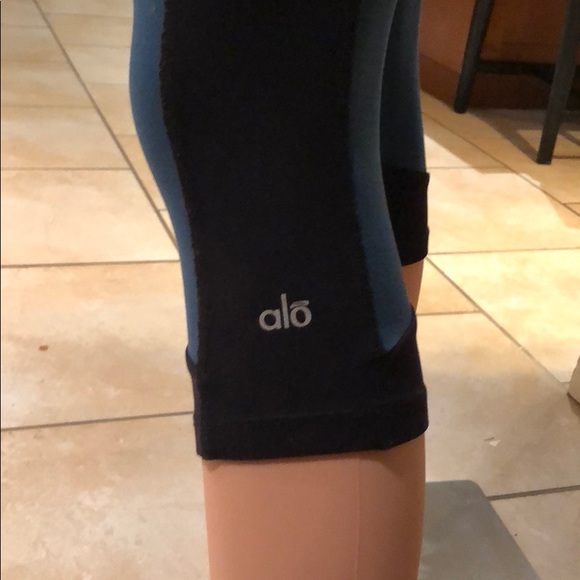 ALO yoga Capri pants - Picture 3 of 4